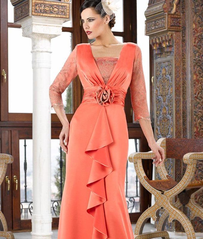 Vestido crec salmon con encaje chantilly en camel