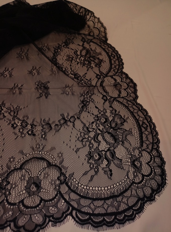 MANTILLA NEGRA 1002