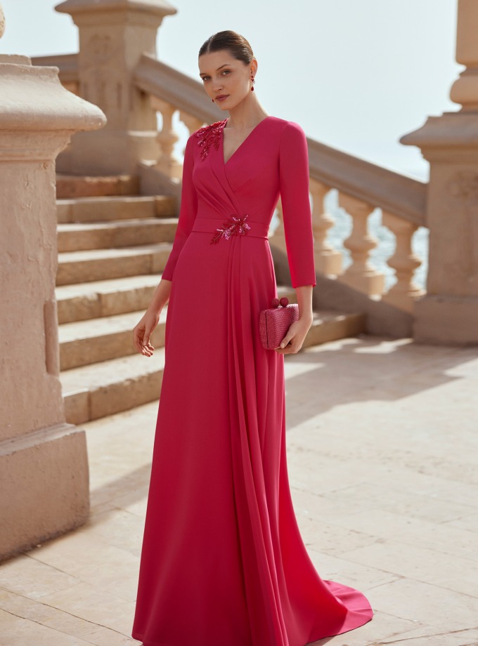 VESTIDO CON APLIQUE EN HOMBRO Y CINTURA